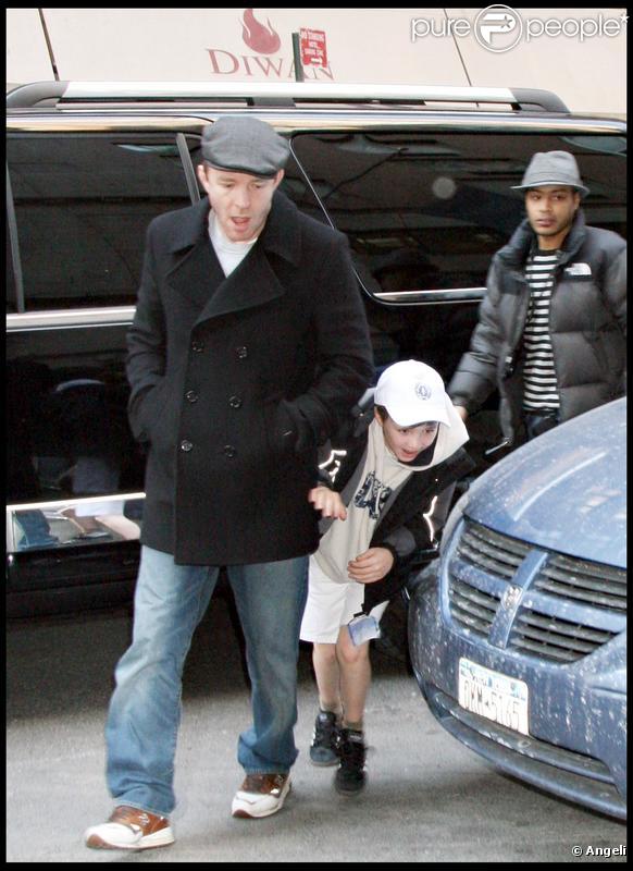 Guy Ritchie et Rocco. Février 2009 