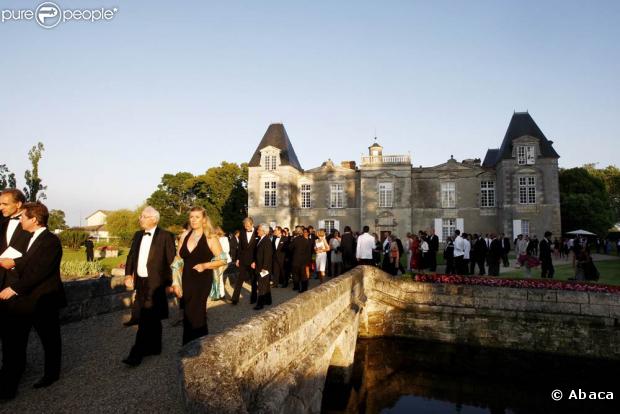 Les 1500 invités se pressent pour clôre l'exposition Vinexpo par la Fête de la Fleur (Gironde, le 25 juin 2009)
