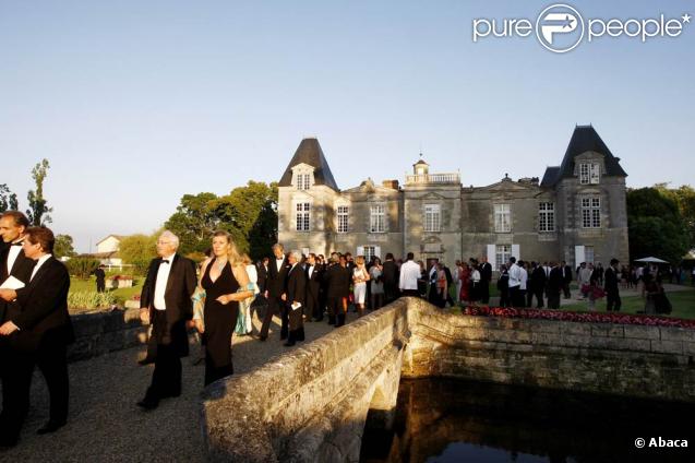 Les 1500 invités se pressent pour clôre l'exposition Vinexpo par la Fête de la Fleur (Gironde, le 25 juin 2009)