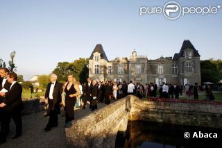 Les 1500 invités se pressent pour clôre l'exposition Vinexpo par la Fête de la Fleur (Gironde, le 25 juin 2009)