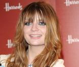 Mischa Barton et Mohammed Al Fayed ouvrent les soldes d'été chez Harrods à Londres le 27 juin 2009