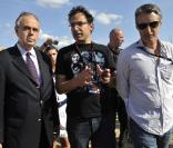 Antoine de Caunes et Frédéric Mitterand font le tour du propriétaire aux Solidays 