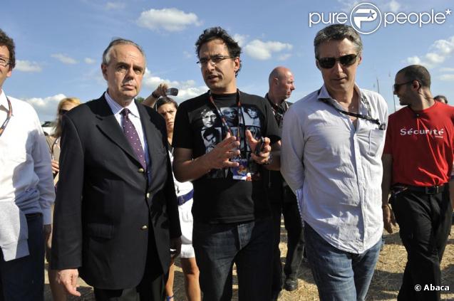 Antoine de Caunes et Frédéric Mitterand font le tour du propriétaire aux Solidays 