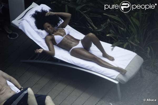 Mel B se détend au bord de la piscine d'un hôtel de Las Vegas le 14 juin