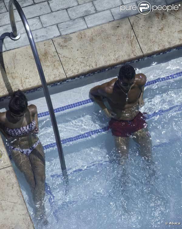 Cristiano Ronaldo se détend au bord de la piscine d'un hôtel de Las Vegas le 14 juin