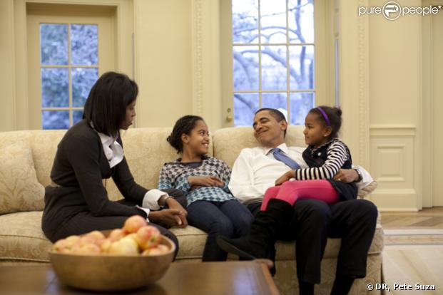 Barack Obama entouré de sa femme Michelle et de ses filles Malia et Sasha 