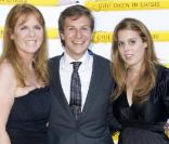 Sarah Ferguson, sa fille Béatrice ainsi que le petit ami de celle-ci Dave Clarck sur leur 31 !