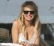 Même enceinte, Nicole Richie reste une fashion girl... La preuve elle mise sur la tunique de plage.