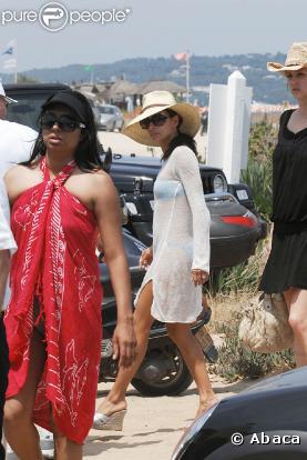 Eva Longoria, avec son bon goût et son style sans cesse copié, se devait elle aussi d'avoir une petite robe de plage !