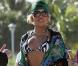 La chanteuse Eve, même à la plage il faut qu'elle soit au top, elle opte donc pour une tunique façon paréo ultra sexy !