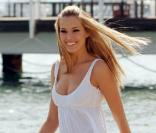 Petra Nemcova : une beauté resplendissante qui aime avoir de l'allure même à la plage ! 