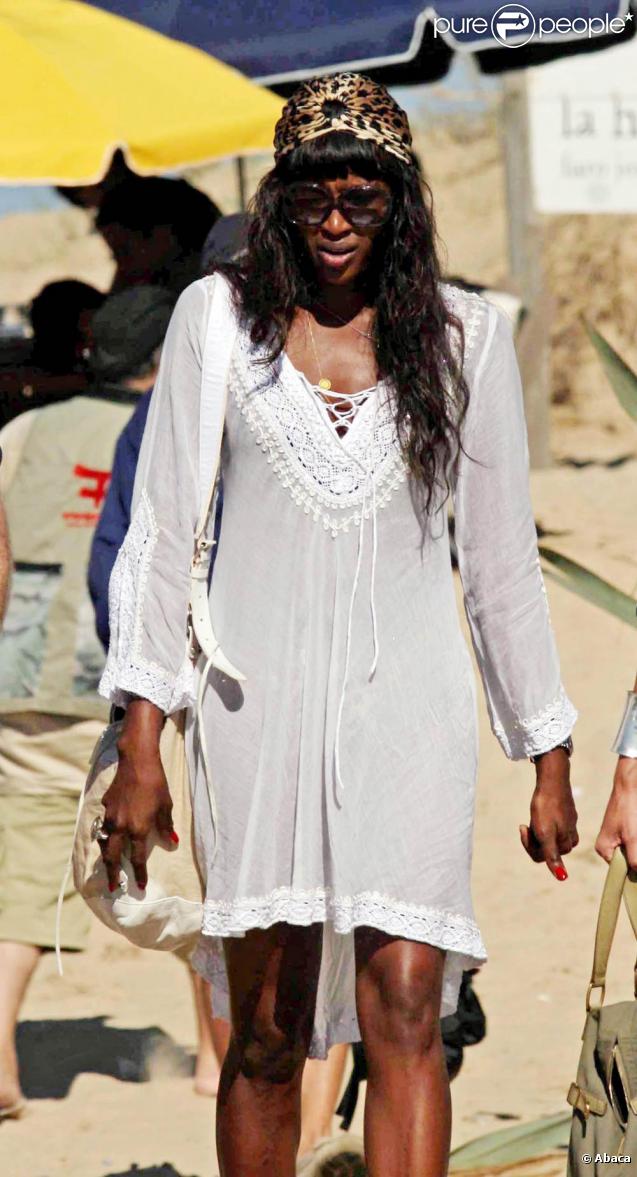 Naomi Campbell : une véritable tigresse à la plage ! 
