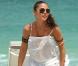 Rien de mieux qu'une petite tunique pour faire un peu de sport à la plage, n'est-ce pas Elsa Pataky ?!