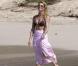 Nicollette Sheridan protège ses arrières et mise elle aussi sur le paréo !