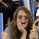 Laure Manaudou : une jeune femme amoureuse et souriante... qui encourage son chéri plus que jamais !