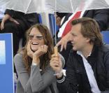Laure Manaudou soutient son amoureux Frédéric Bousquet au 3e Open EDF de natation. Elle est accompagnée de son avocat Didier Poulmaire. 20/06/09
