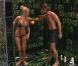 Angie et Romain partagent une douche dans la maison