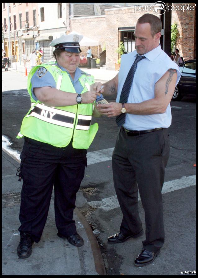 http://static1.purepeople.com/articles/0/35/25/0/@/245995-chris-meloni-sur-le-tournage-de-new-637x0-3.jpg