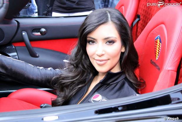 Kim Kardashian donne le départ du PepsiMax Bullrun 2009 à New York City