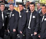 Joey McIntyre (à l'extrème gauche) avec le groupe New Kids on the Block en mai 2009 
