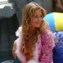 La jolie Denise Richards nue sur la plage... une ravissante sirène sous le soleil californien !