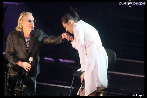Christophe avec Helena Noguerra en concert sur le bassin de Neptune, dans le parc du château de Versailles, le 15 juillet 2009