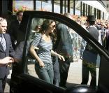 Britney Spears sort de son hôtel à Stockholm (Suède, 16 juillet 2009)
