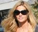 Denise Richards : elle n'oublie pas le T-Shirt transparent... même pour s'offrir une virée avec ses deux filles chéries !