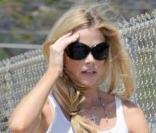 Denise Richards s'offre une virée shopping avant d'aller chercher ses filles Lola et Sam au camp d'été le 20 juillet 2009 à Malibu