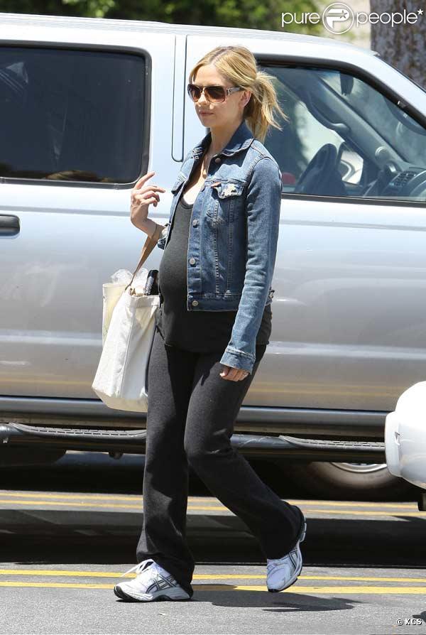 Sarah Michelle Gellar est allée faire du shopping au magasin Gelson à Encino le 20 juillet 2009