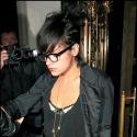 Quand la pétillante Lily Allen adopte un look de parfaite secrétaire... On y croirait presque !