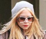 Ashley Olsen avait sans doute peur d'avoir froid, alors elle a pensé à sa grosse fourrure. En revanche, elle a oublié de mettre une jupe ! 