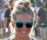 Des bottines et une jolie et courte tunique... Sienna Miller a tout compris ! Sa copine Kelly Osbourne en revanche, n'a pas osé prendre autant de risques, elle a pensé au short ! 