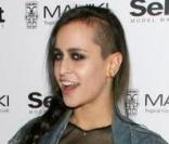 Alice Dellal veut copier sur Britbrit, mais encore une fois c'est loupé ! 