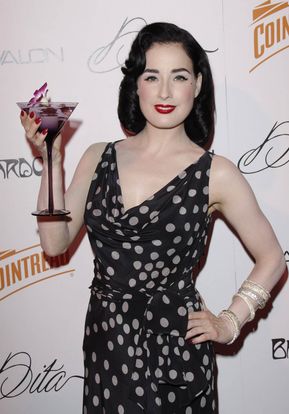 Dita von Teese, à l'occasion du Burlesque Sensation, pour la promotion du Cointreau Teese, à l'Avalon d'Hollywood, à Los Angeles, le 22 juillet 2009 !