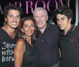Luis Fernandez, sa femme et ses deux fils, à l'occasion de la soirée DSquared, qui s'est tenue au VIP Room de Saint-Tropez, le 25 juillet 2009 !