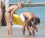 Tamara Beckwith, en vacances avec son mari Giorgio Veroni, et leur adorable bébé, à Saint-Tropez, le 26 juillet 2009 !