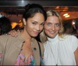 Sarah Marshall et une amie au VIP Room à Saint-Tropez le 27 juillet 2009