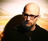 Moby, musicien de renom, reste un artiste proche de ses fans.