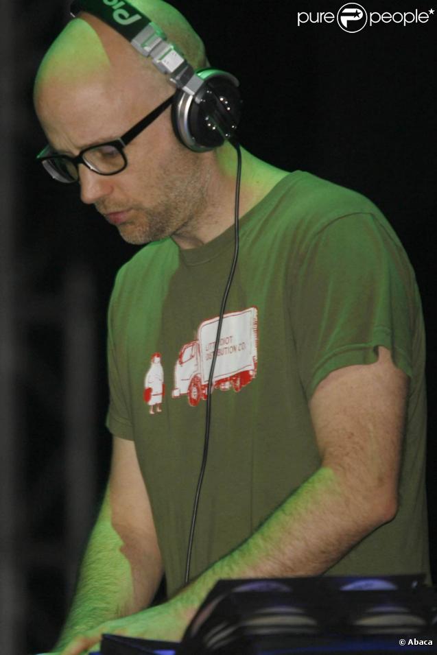 Moby, musicien de renom, reste un artiste proche de ses fans.