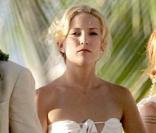 Pour les besoins du film Toi, Moi et Dupree, Kate Hudson a opté pour une robe bustier, fluide et immaculée. Cheveux au vent, elle est naturellement canon. Une robe idéale pour un mariage au bord de la mer ! 