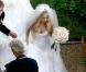 Pour dire "Oui" à son Deryck chéri le 15 juillet 2006, Avril Lavigne a choisi une robe bustier d'Organza de tissu d'ivoire faite sur mesure par Vera Wang. What else ? 