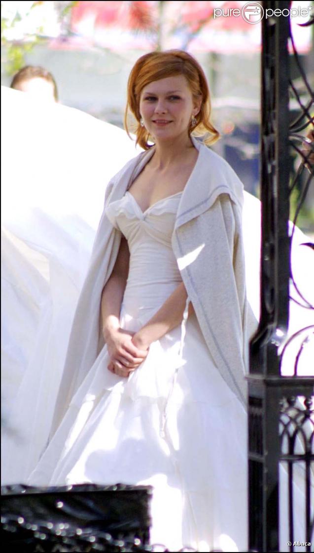 Robe bustier décolletée et volants au niveau de l'encollure, Kirsten Dunst a choisi la simplicité. En attendant son vrai mariage, la rouquine fait des essayages dans Spiderman 3 ! 