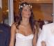 Le top Isabelli Fontana voulait absolument nous dévoiler son plus grand atout... ses jolies gambettes ! Elle a donc opté pour la robe de mariée micro-size à fines bretelles ! So sexy... 
