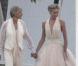 Pour dire "oui" à Ellen de Generes, la femme de sa vie, Portia de Rossi a choisi une robe attachée au cou - identique à celle que portait Marylin dans  Sept ans de reflexion  - rose perle, dessinée par Zac Posen