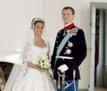 Une longue traîne royale pour illustrer son passage à la vie de princesse. Marie Cavallier a choisi une ravissante robe italienne Arasa Morelli pour devenir la Princesse Marie de Danemark ! 