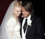 Nicole Kidman a opté pour une robe ivoire à une manche dessinée par Nicolas Ghesquiere, le directeur artistique de Balenciaga. Et aux pieds ? Des Louboutin, of course !