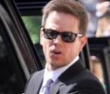 Mark Wahlberg en costume de marié 
