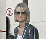 Laeticia rend visite à Johnny Hallyday à l'hôpital américain. Août 2009