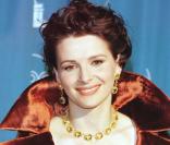 Juliette Binoche, reçoit un oscar en 1996 pour Le patient anglais